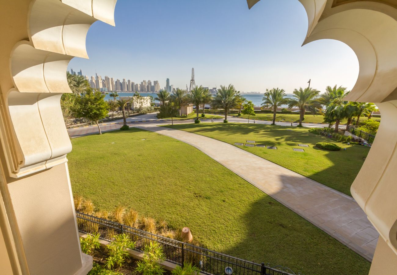 Apartment in Dubai - Sea View & Garden Luxury Apt on The Palm