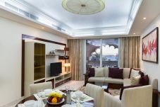 Apartment in Dubai - Sea View & Garden Luxury Apt on The Palm