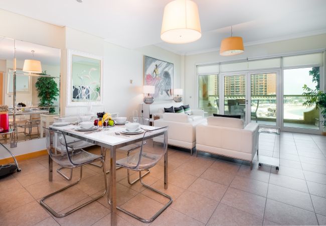 Apartment in Dubai - Spacious Apt w/ Sea View on The Palm Apartment in Dubai - Spacious Apt w/ Sea View on The Palm