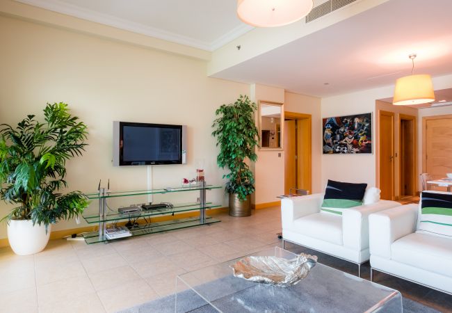 Apartment in Dubai - Spacious Apt w/ Sea View on The Palm Apartment in Dubai - Spacious Apt w/ Sea View on The Palm