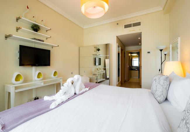 Apartment in Dubai - Spacious Apt w/ Sea View on The Palm Apartment in Dubai - Spacious Apt w/ Sea View on The Palm