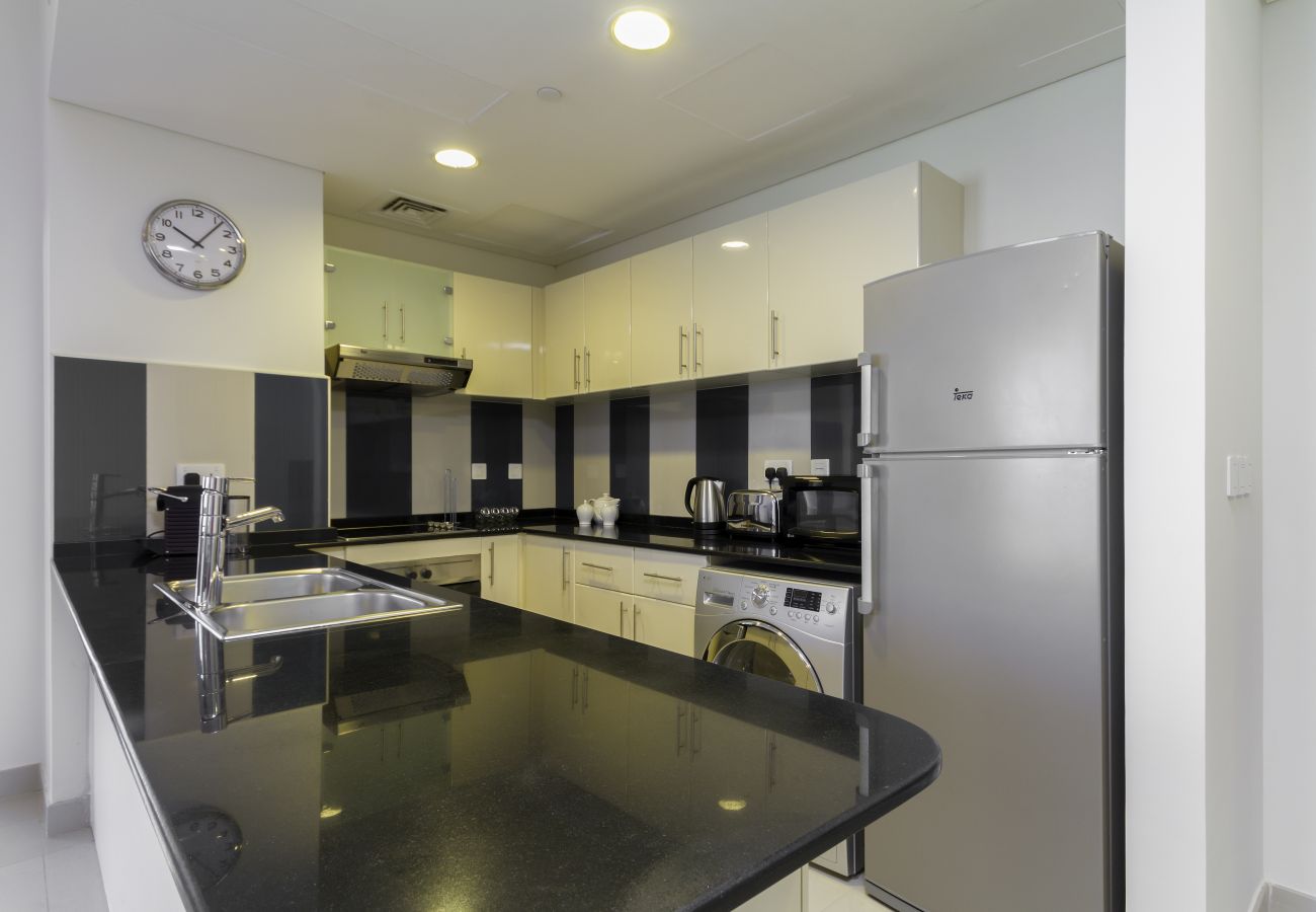 Apartment in Dubai - Spacious & Stylish Apt Beside Beach in Dubai Marina