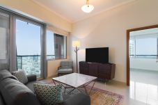 Apartment in Dubai - Spacious & Stylish Apt Beside Beach in...