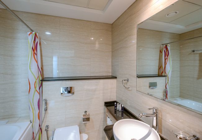Apartment in Dubai - Chic Marina Apt w/ Palm Jumeirah & Sea Views  Apartment in Dubai - Chic Marina Apt w/ Palm Jumeirah & Sea Views