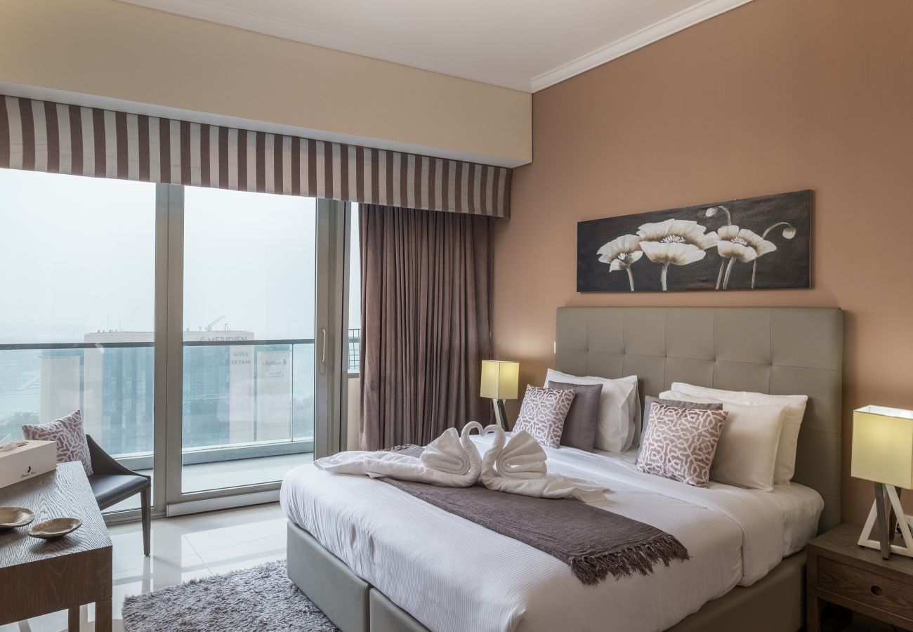 Apartment in Dubai - Chic Marina Apt w/ Palm Jumeirah & Sea Views 