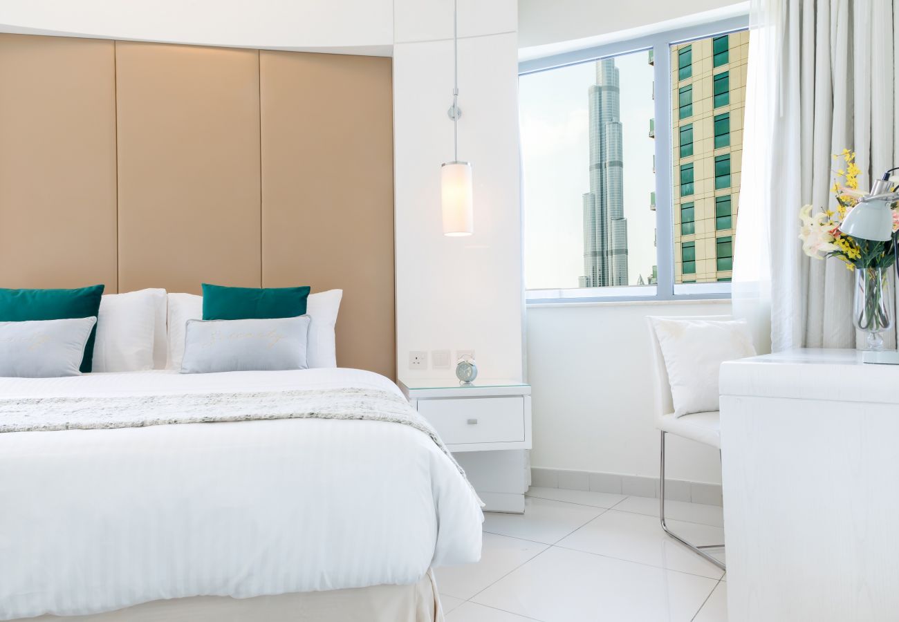 Apartment in Dubai - Luxury Urban Retreat w/ Burj Khalifa Views