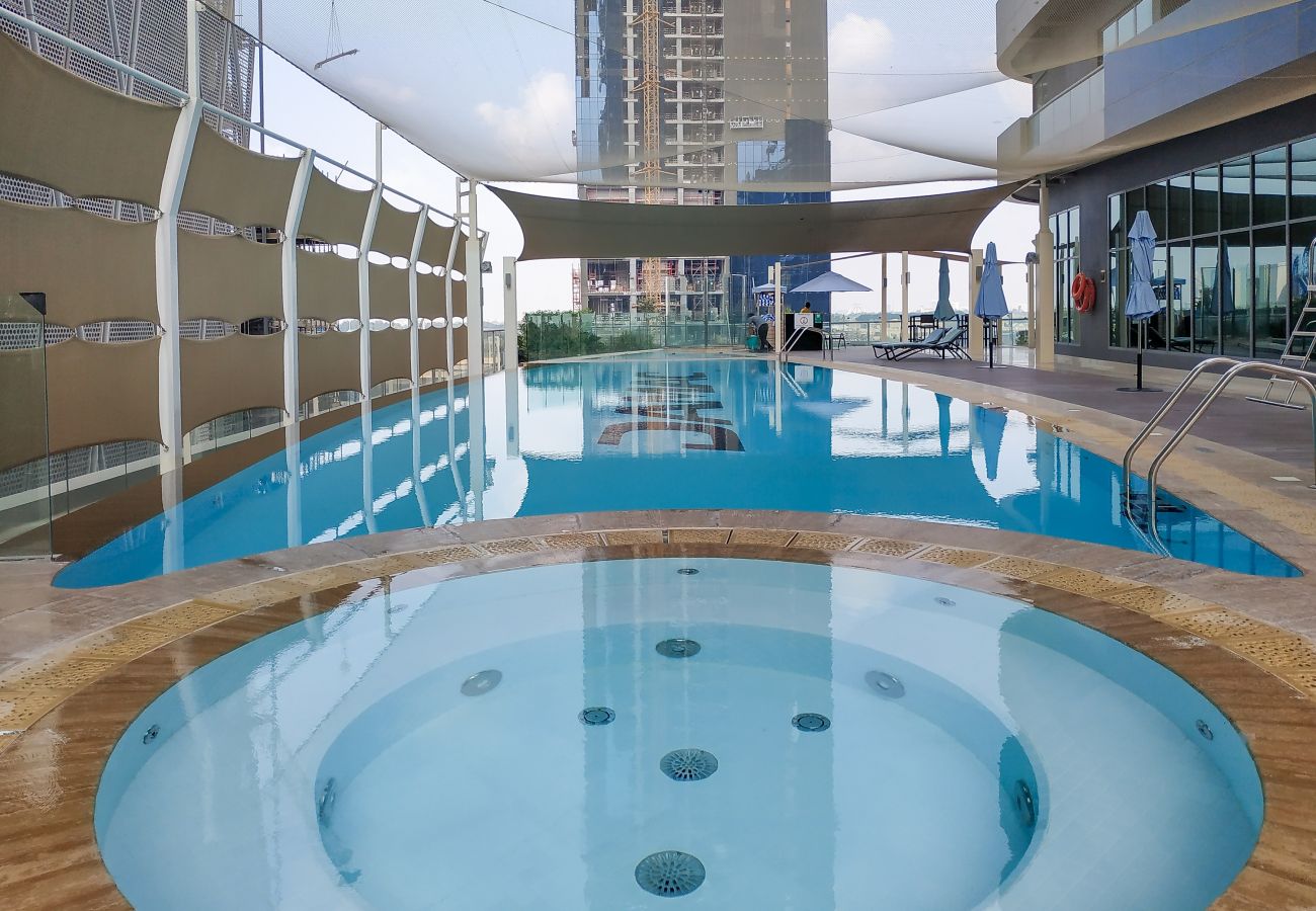 Apartment in Dubai - Luxury Urban Retreat w/ Burj Khalifa Views