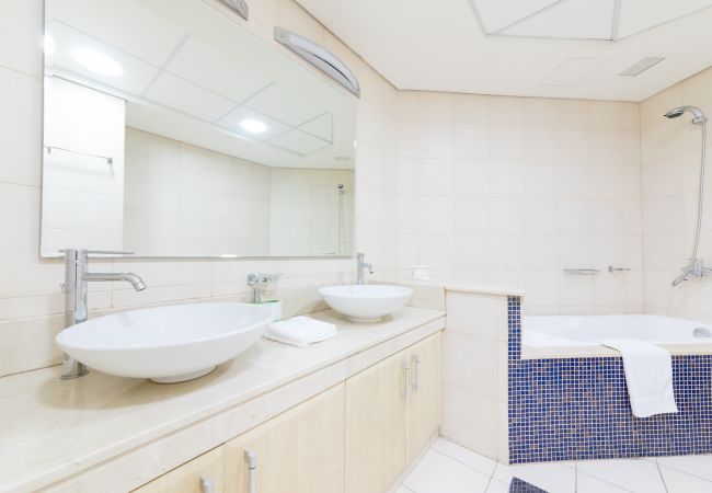 Apartment in Dubai - Spacious Luxury Apt on The Palm w/ Beach Access Apartment in Dubai - Spacious Luxury Apt on The Palm w/ Beach Access
