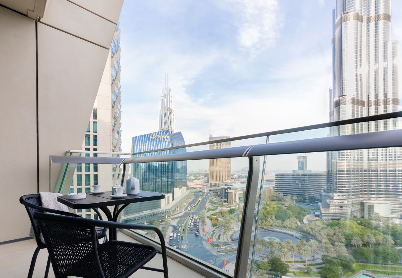 Apartment in Dubai - Chic Apt w/ Burj Khalifa & Dancing Fountain View