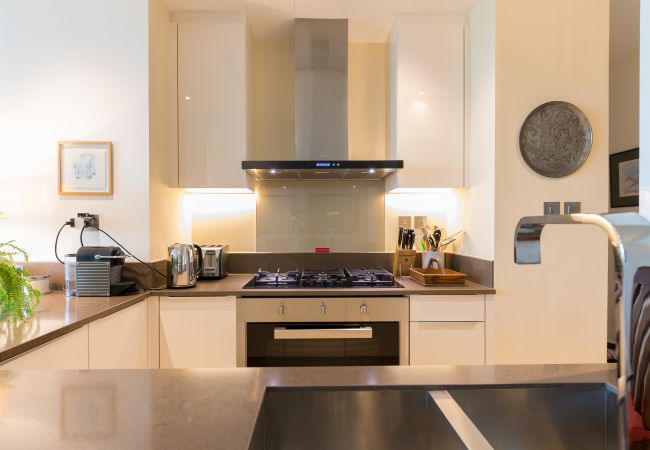 Apartment in Dubai - Vibrant Luxury Apt w/ Stunning Marina Views Apartment in Dubai - Vibrant Luxury Apt w/ Stunning Marina Views