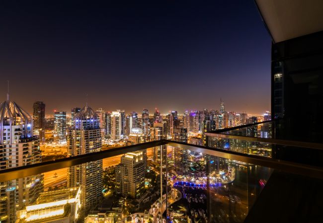 Apartment in Dubai - Vibrant Luxury Apt w/ Stunning Marina Views Apartment in Dubai - Vibrant Luxury Apt w/ Stunning Marina Views