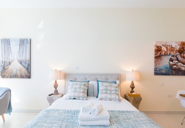 Apartment in Dubai - Stunning Studio w/ Palm Marina Views from Balcony Apartment in Dubai - Stunning Studio w/ Palm Marina Views from Balcony