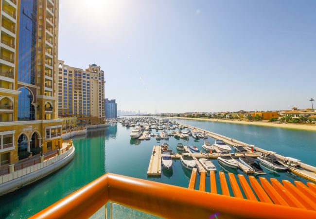 Apartment in Dubai - Stunning Studio w/ Palm Marina Views from Balcony Apartment in Dubai - Stunning Studio w/ Palm Marina Views from Balcony