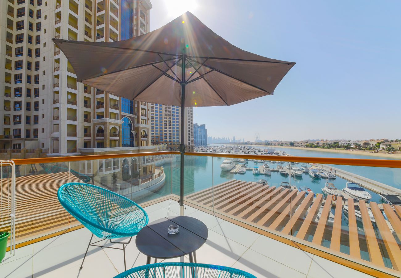 Apartment in Dubai - Stunning Studio w/ Palm Marina Views from Balcony