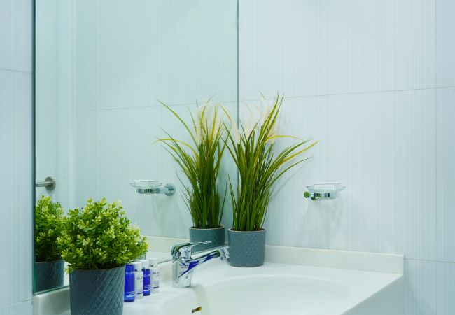 Apartment in Dubai - Beautiful Chic Apt w/Full Marina View Nxt 2 Beach  Apartment in Dubai - Beautiful Chic Apt w/Full Marina View Nxt 2 Beach