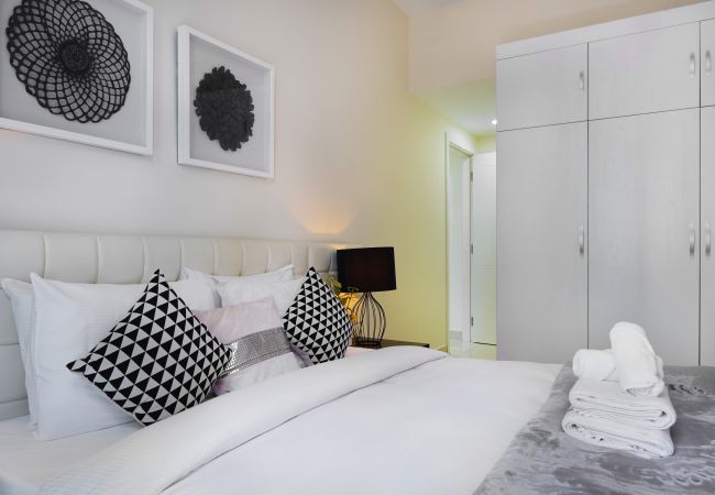 Apartment in Dubai - Beautiful Chic Apt w/Full Marina View Nxt 2 Beach  Apartment in Dubai - Beautiful Chic Apt w/Full Marina View Nxt 2 Beach