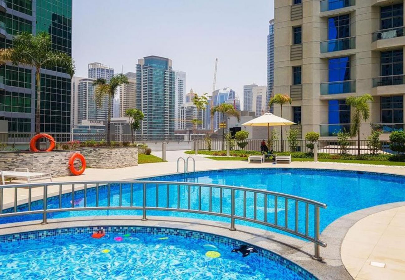 Apartment in Dubai - Beautiful Chic Apt w/Full Marina View Nxt 2 Beach 