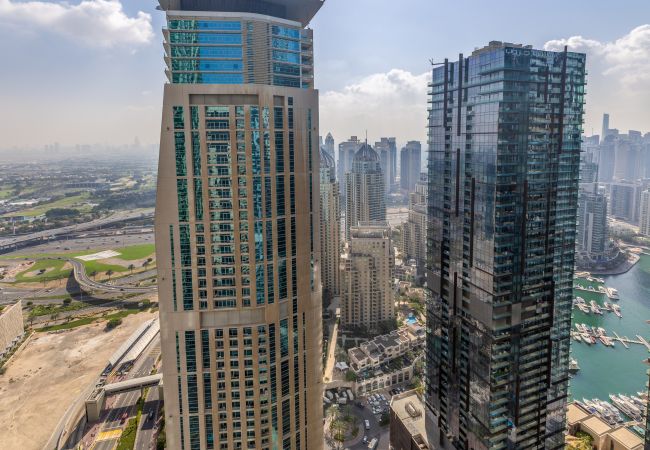 Apartment in Dubai - Modern Urban Retreat in the Heart of Dubai Marina