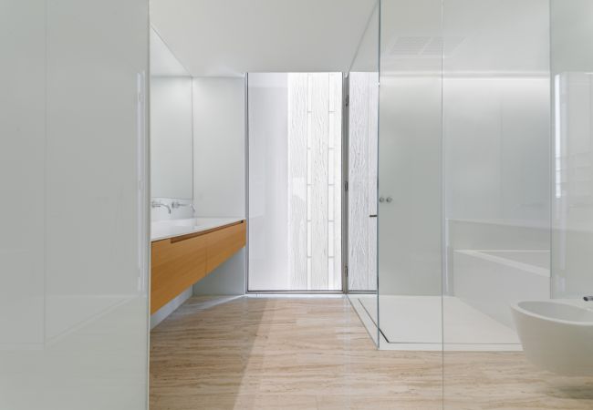 Apartment in Dubai - Designer Apt w/Full Sea Vw & World-Class Facilities Apartment in Dubai - Designer Apt w/Full Sea Vw & World-Class Facilities
