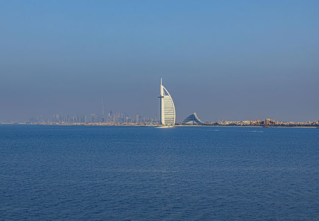 Apartment in Dubai - Designer Apt w/Full Sea Vw & World-Class Facilities Apartment in Dubai - Designer Apt w/Full Sea Vw & World-Class Facilities