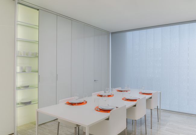 Apartment in Dubai - Designer Apt w/Full Sea Vw & World-Class Facilities Apartment in Dubai - Designer Apt w/Full Sea Vw & World-Class Facilities