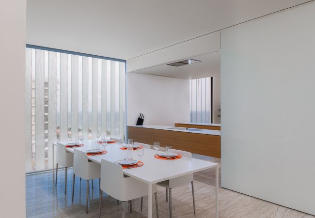 Apartment in Dubai - Designer Apt w/Full Sea Vw & World-Class Facilities Apartment in Dubai - Designer Apt w/Full Sea Vw & World-Class Facilities