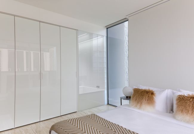 Apartment in Dubai - Designer Apt w/Full Sea Vw & World-Class Facilities Apartment in Dubai - Designer Apt w/Full Sea Vw & World-Class Facilities