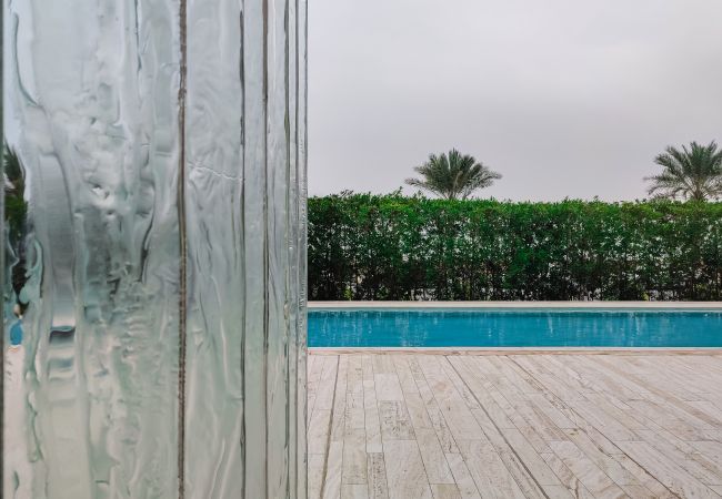 Apartment in Dubai - Designer Apt w/Full Sea Vw & World-Class Facilities Apartment in Dubai - Designer Apt w/Full Sea Vw & World-Class Facilities