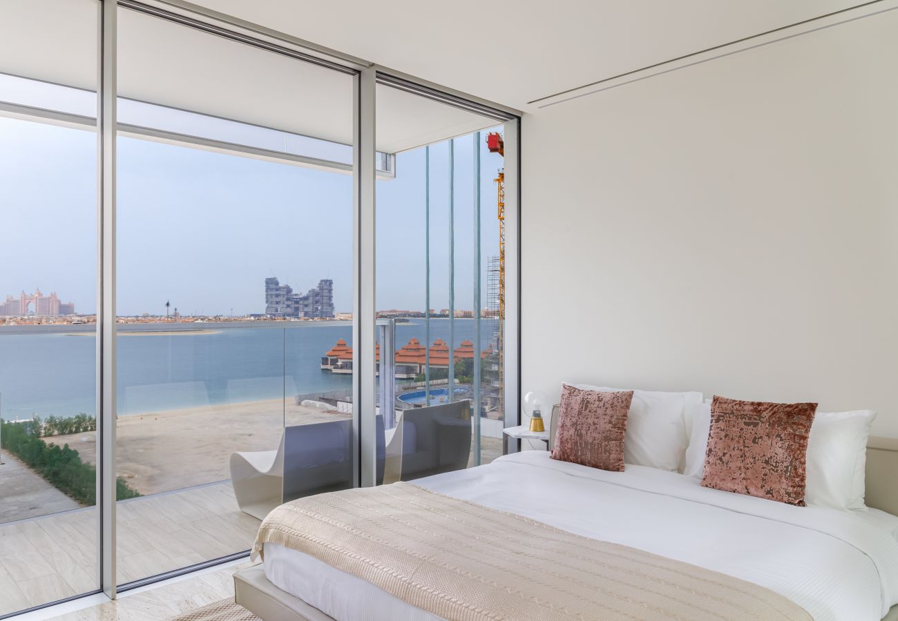 Apartment in Dubai - Designer Apt w/Full Sea Vw & World-Class Facilities