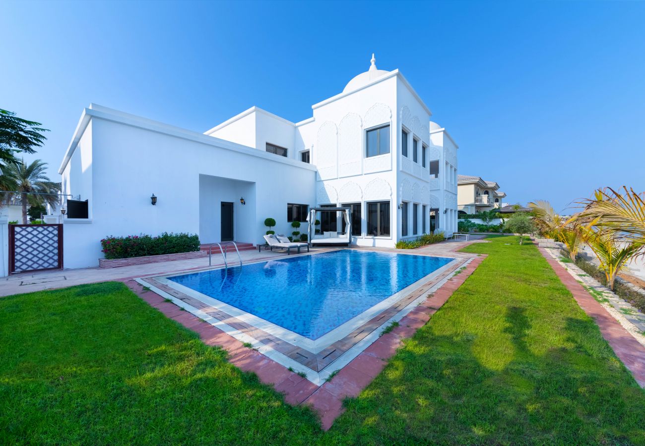 Villa in Dubai - 5* Villa w/ Private Pool/Beach on Palm Jumeirah