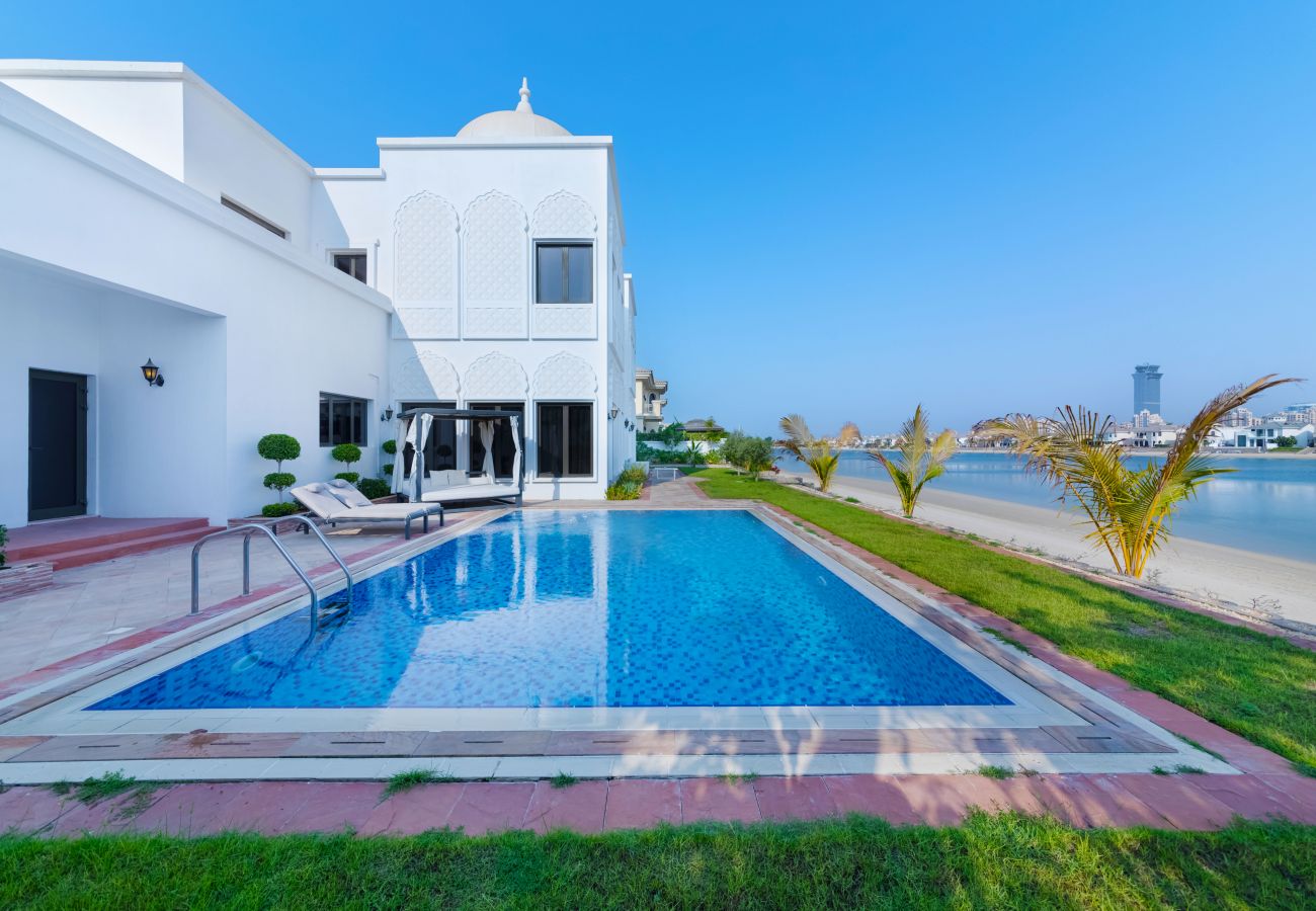 Villa in Dubai - 5* Villa w/ Private Pool/Beach on Palm Jumeirah