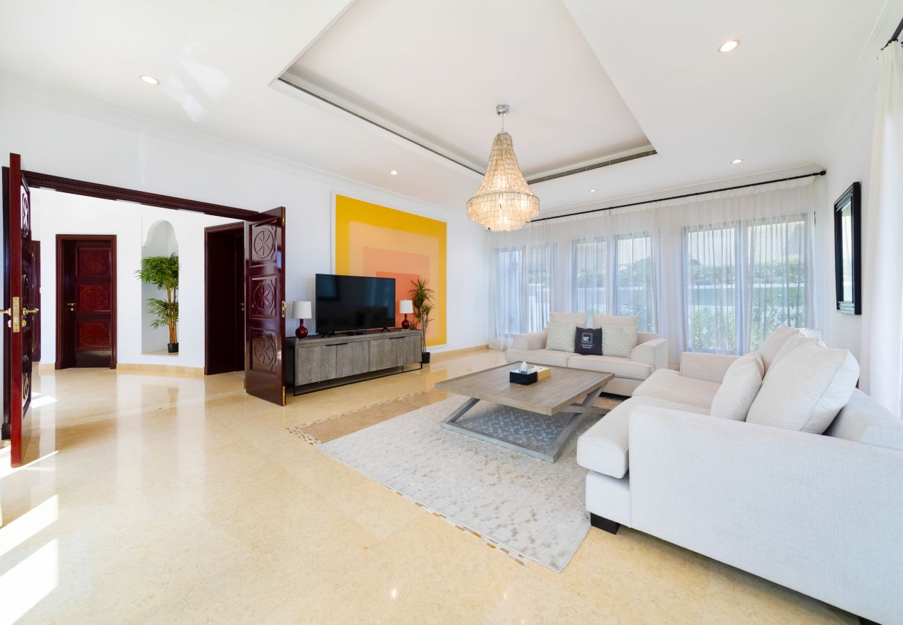 Villa in Dubai - 5* Villa w/ Private Pool/Beach on Palm Jumeirah