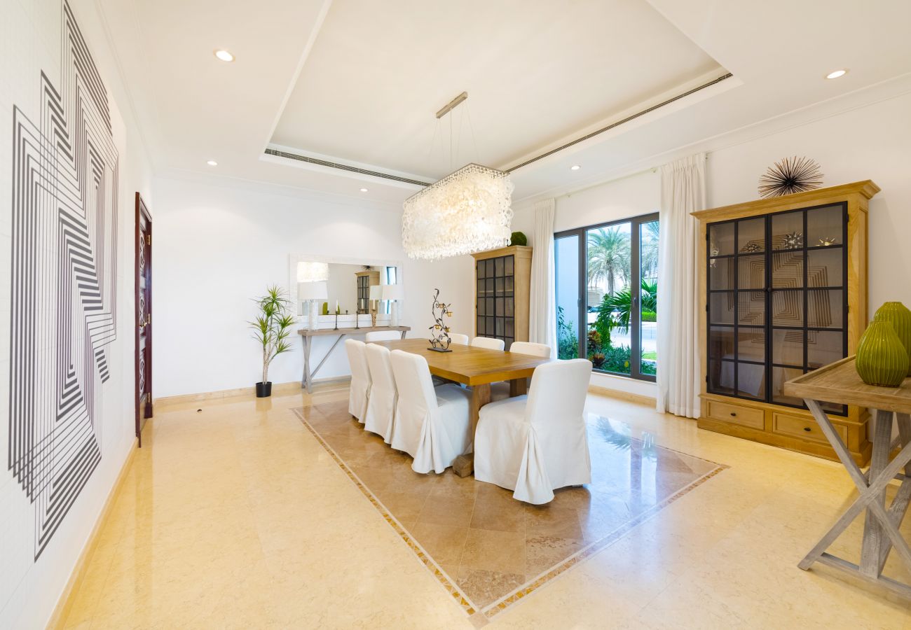 Villa in Dubai - 5* Villa w/ Private Pool/Beach on Palm Jumeirah