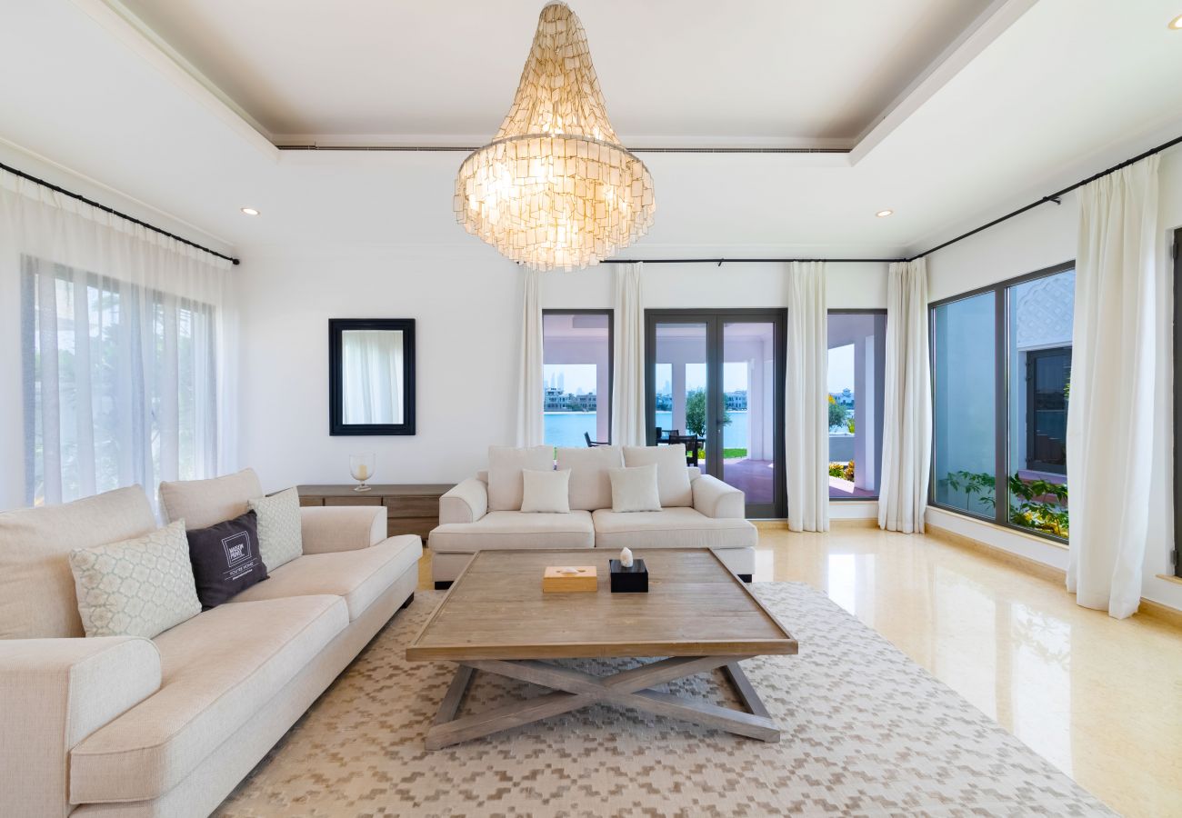 Villa in Dubai - 5* Villa w/ Private Pool/Beach on Palm Jumeirah