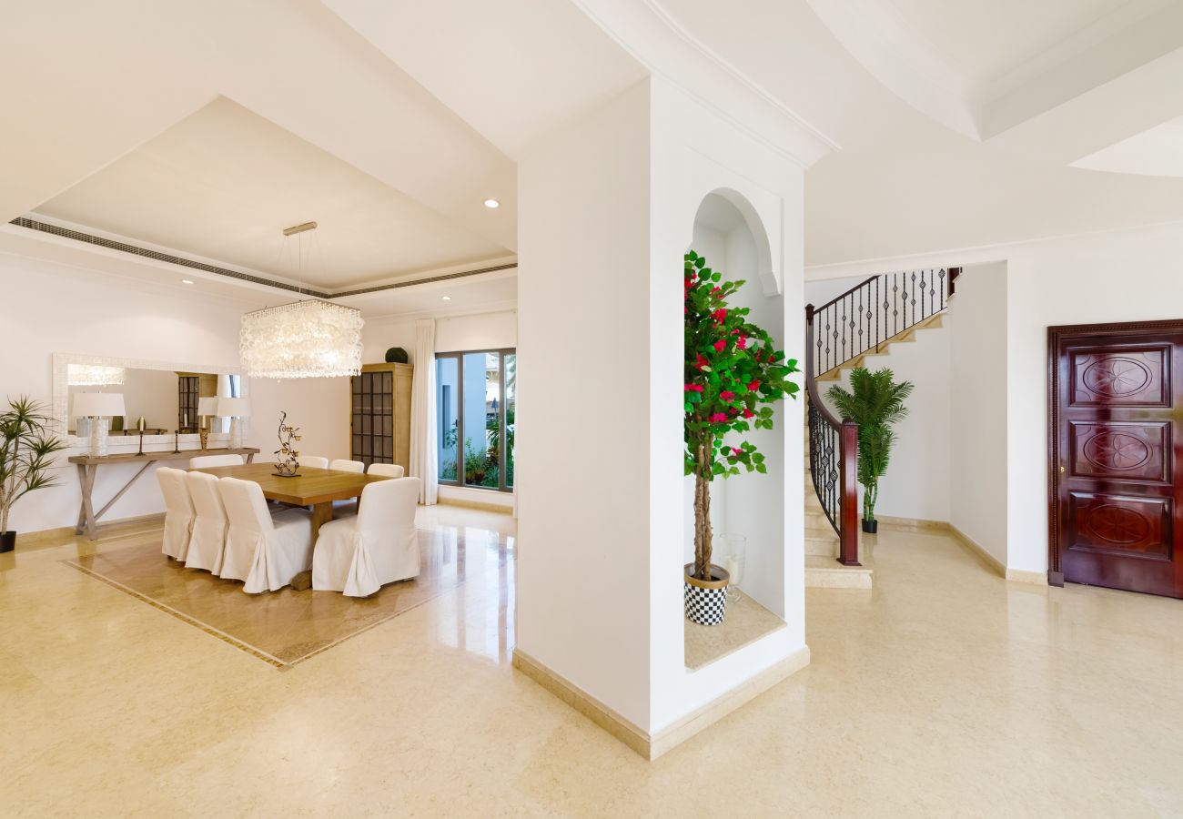 Villa in Dubai - 5* Villa w/ Private Pool/Beach on Palm Jumeirah
