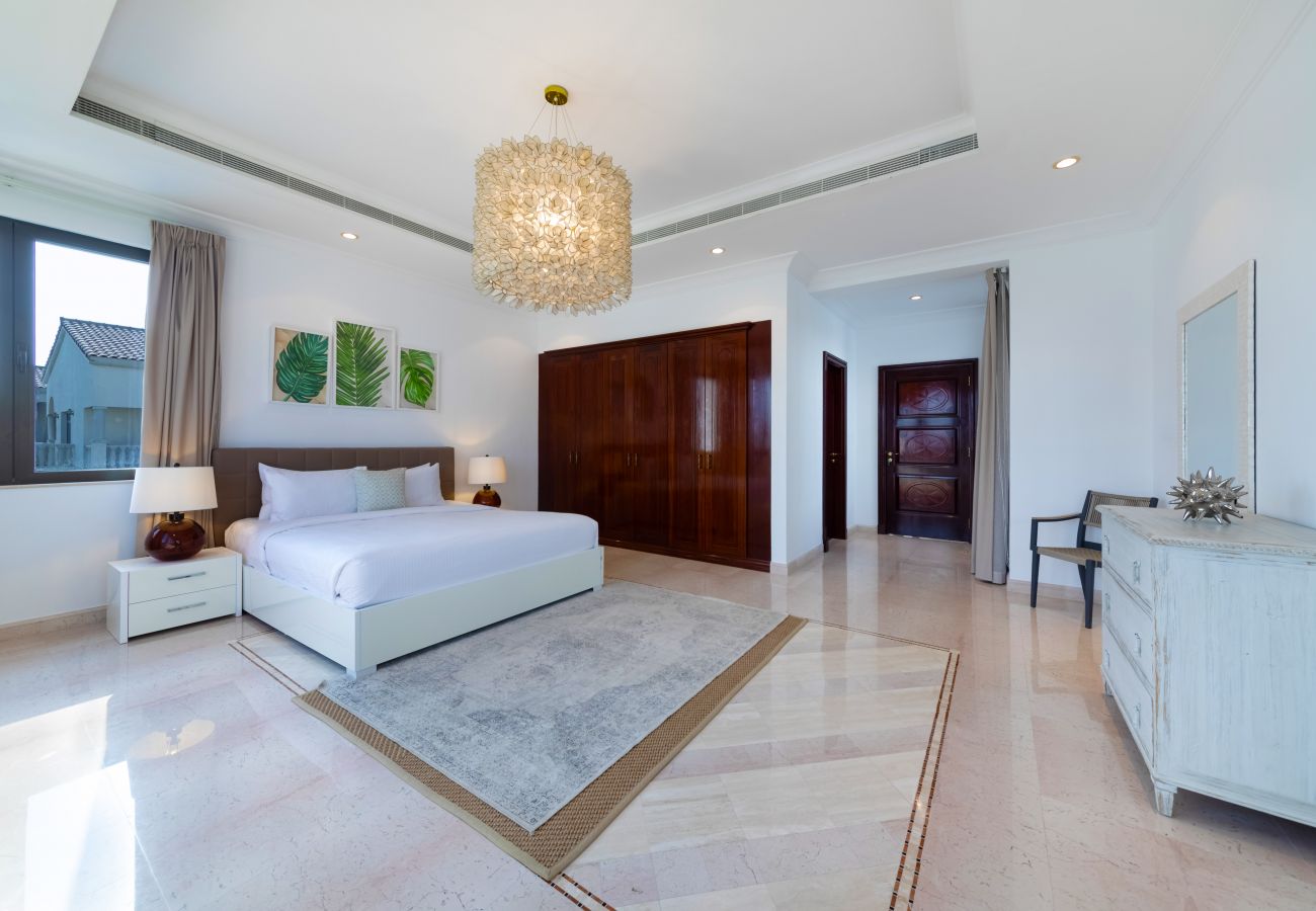 Villa in Dubai - 5* Villa w/ Private Pool/Beach on Palm Jumeirah