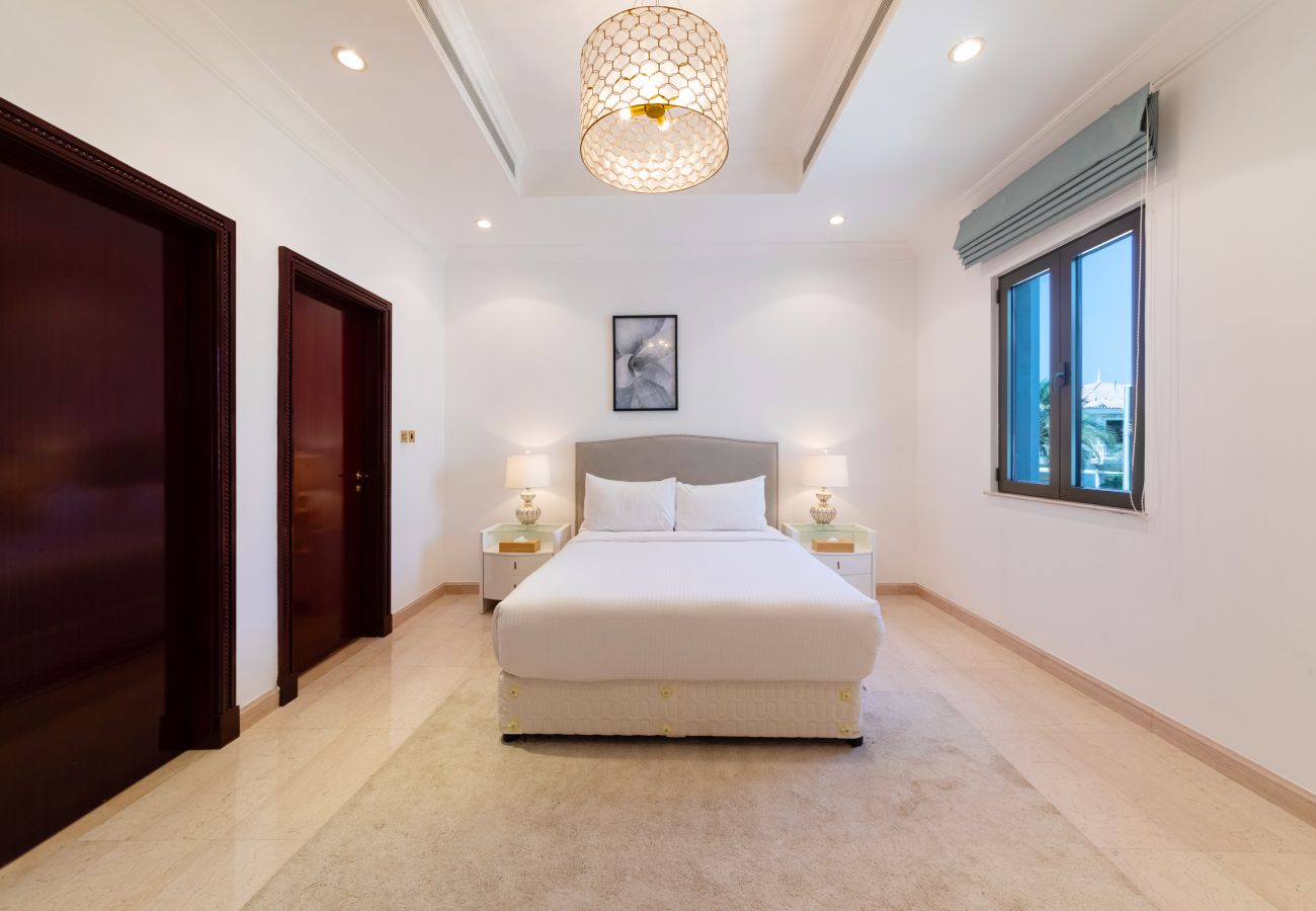 Villa in Dubai - 5* Villa w/ Private Pool/Beach on Palm Jumeirah