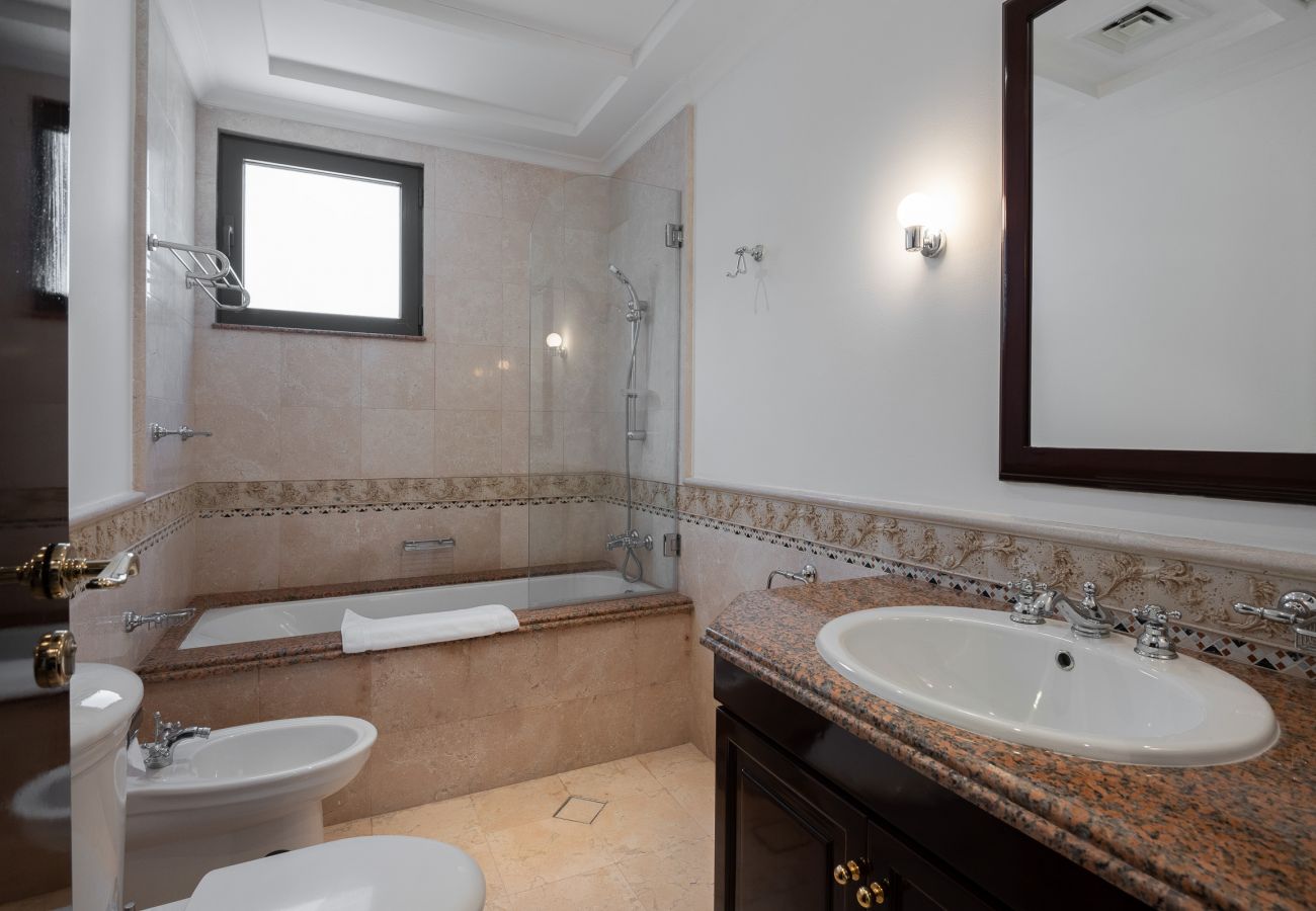 Villa in Dubai - Villa on Beach w/Private Pool The Palm Jumeirah