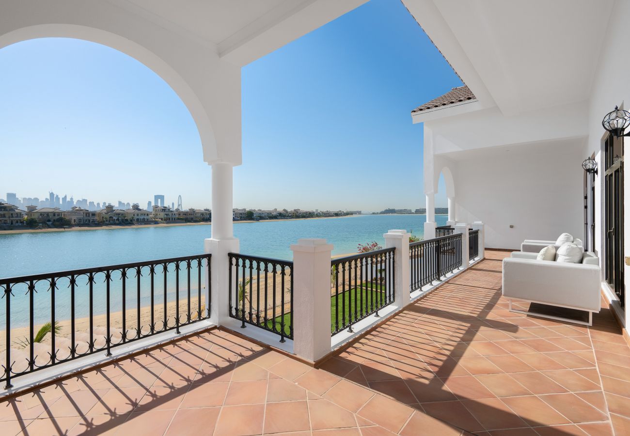 Villa in Dubai - Villa on Beach w/Private Pool The Palm Jumeirah with Private Cook & Chauffer