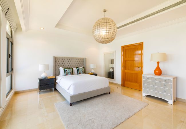Villa in Dubai - Luxury Villa w/ Dramatic Vw Private Beach & Pool