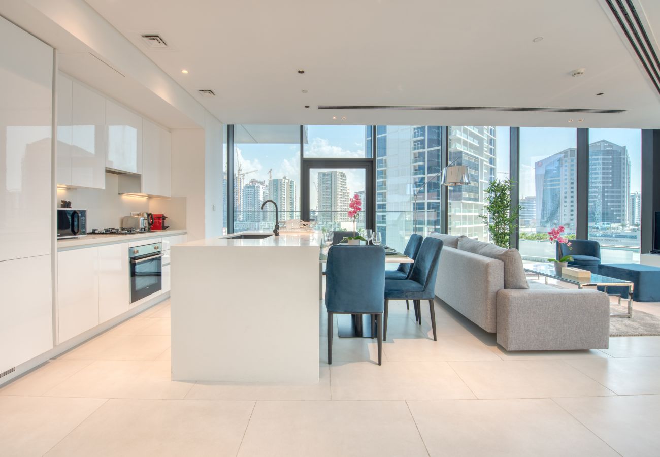Apartment in Dubai - Luxury Apt W/Burj Khalifa Vw & Dubai Canal Access