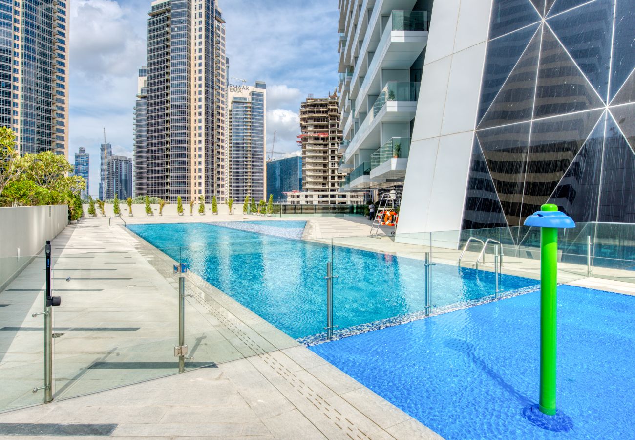 Apartment in Dubai - Luxury Apt W/Burj Khalifa Vw & Dubai Canal Access