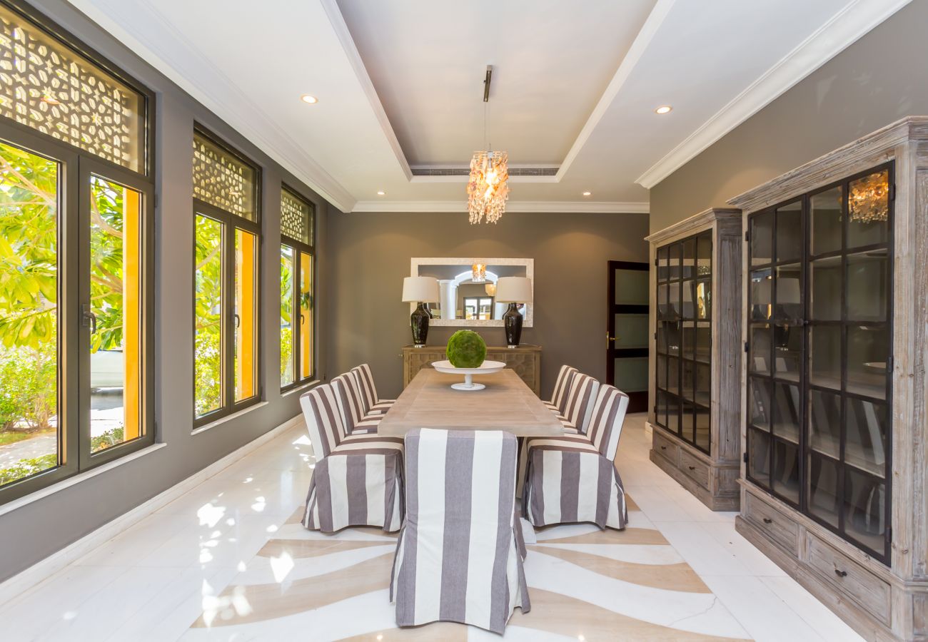 Villa in Dubai - Prvt Pool & Beach! in Luxury Palm Jumeirah Villa