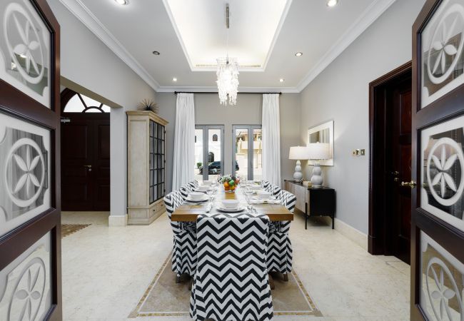Villa in Dubai - Palm Jumeirah Beach Front XL Villa w/Prvt Pool