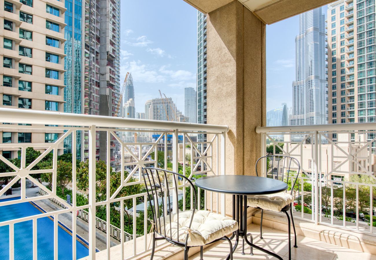 Apartment in Dubai - Radiant Urban Retreat with Iconic Burj Khalifa Vws