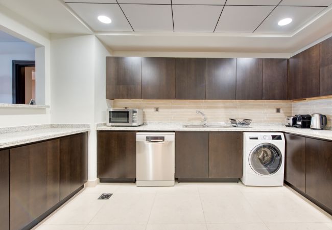 Apartment in Dubai - Luxury Palm Property w/ Beach & Sea View Apartment in Dubai - Luxury Palm Property w/ Beach & Sea View