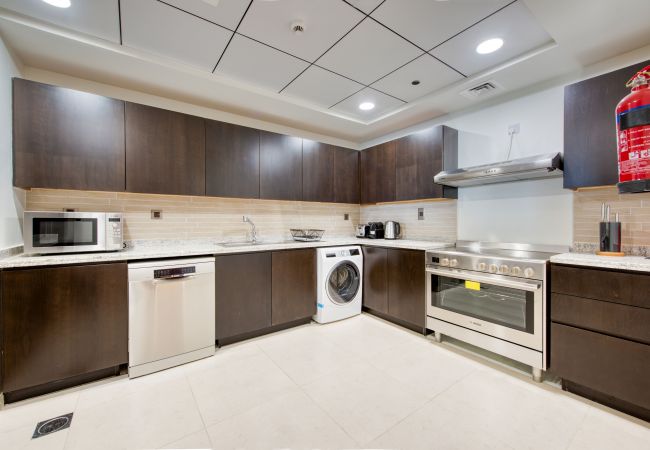Apartment in Dubai - Luxury Palm Property w/ Beach & Sea View Apartment in Dubai - Luxury Palm Property w/ Beach & Sea View