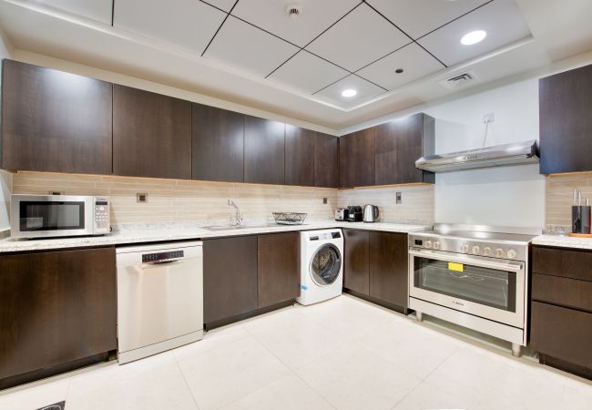 Apartment in Dubai - Luxury Palm Property w/ Beach & Sea View Apartment in Dubai - Luxury Palm Property w/ Beach & Sea View