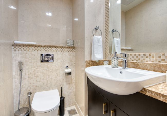 Apartment in Dubai - Luxury Palm Property w/ Beach & Sea View Apartment in Dubai - Luxury Palm Property w/ Beach & Sea View