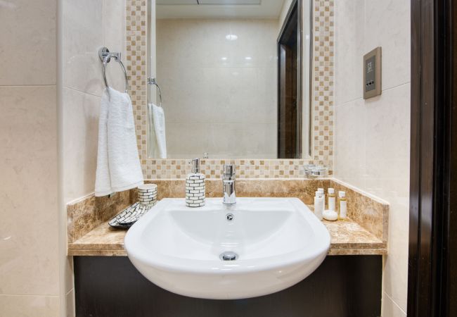 Apartment in Dubai - Luxury Palm Property w/ Beach & Sea View Apartment in Dubai - Luxury Palm Property w/ Beach & Sea View